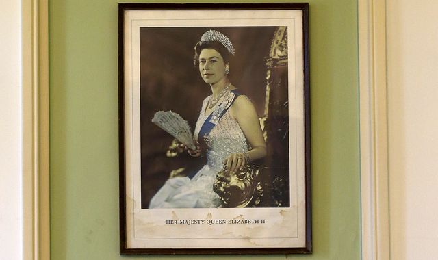 Oxford University students vote to remove 'colonial' portrait of Queen - Vimarsana News