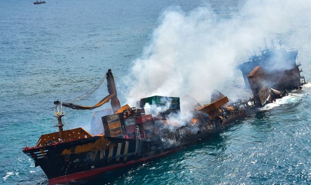Sri Lanka: Fears of environmental disaster as chemical-laden cargo ship X-Press Pearl sinks - Vimarsana News