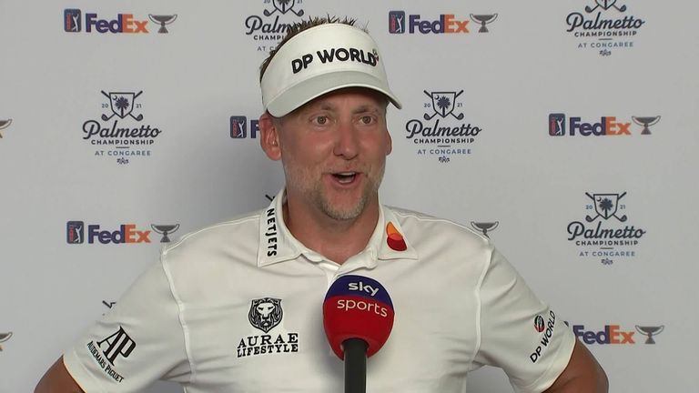 Ian Poulter a réussi trois birdies sur les quatre derniers trous pour obtenir une ouverture de 68 au Palmetto Championship, où il profite de la « meilleure nourriture de club de golf de tous les temps » !