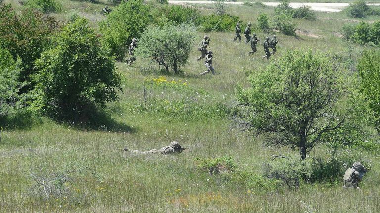 Войска были обучены тому, как реагировать на террористическое нападение на солдата и как обращаться с проблемным мирным населением.  Изображение: MOD