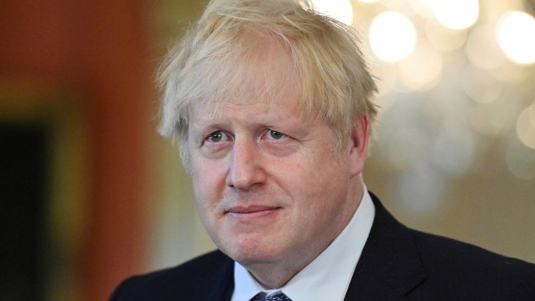Le Premier ministre britannique Boris Johnson assiste à une conférence de presse à la suite d'une réunion avec le secrétaire général de l'OTAN Jens Stoltenberg (non visible) à Downing Street à Londres, en Grande-Bretagne, le 2 juin 2021. Justin Tallis/Pool vi REUTERS
