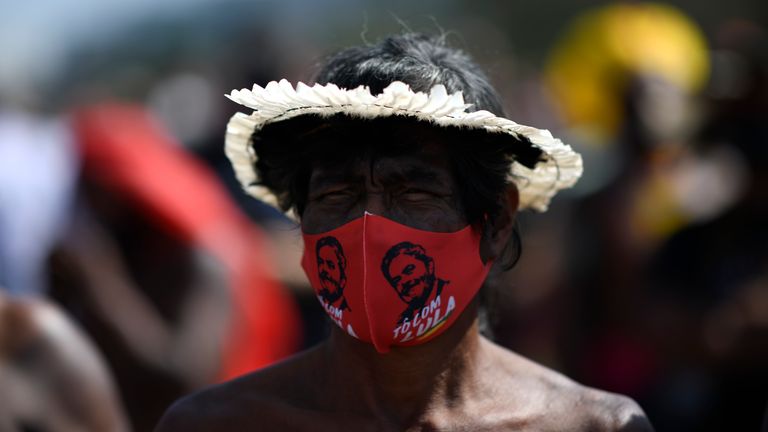 Demonstranten versammelten sich in Brasilia, als die Zahl der Todesopfer im Land auf mehr als 500.000 anstieg