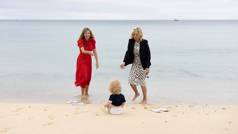 Carrie and Wilfred Johnson pictured on beach with Jill Biden in Cornwall. Pic: Flickr/Simon Dawson /No 10 Downing Street