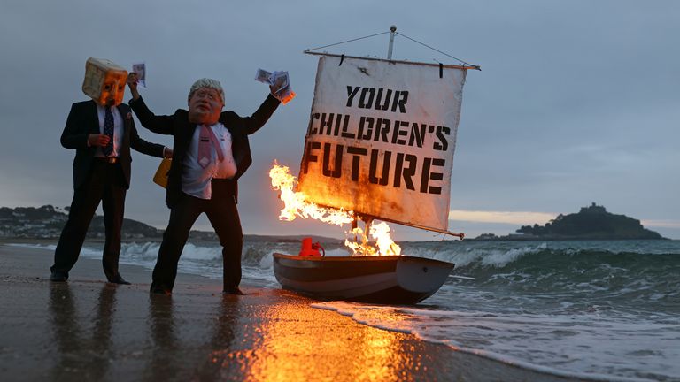 Am 5. Juni, im Vorfeld des G7-Gipfels in Cornwall, forderten Aktivisten der Klimaschutzgruppe Ocean Rebellion die Staats- und Regierungschefs der Welt auf, das Meer bei den Gesprächen zu einer Priorität zu machen