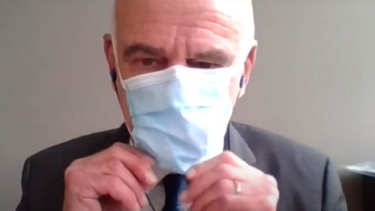 Dr David Nabarro, the World Health Organisation&#39;s special envoy on COVID-19, puts on a face mask