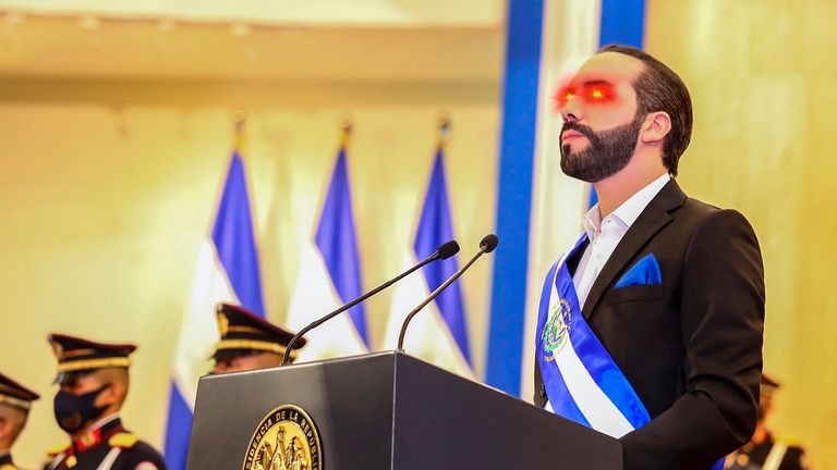 El salvador’s president nayib bukele is probably the only head of state in the world who uses public funds to trade bitcoin with his phone. So far, it appears he’s lost money.