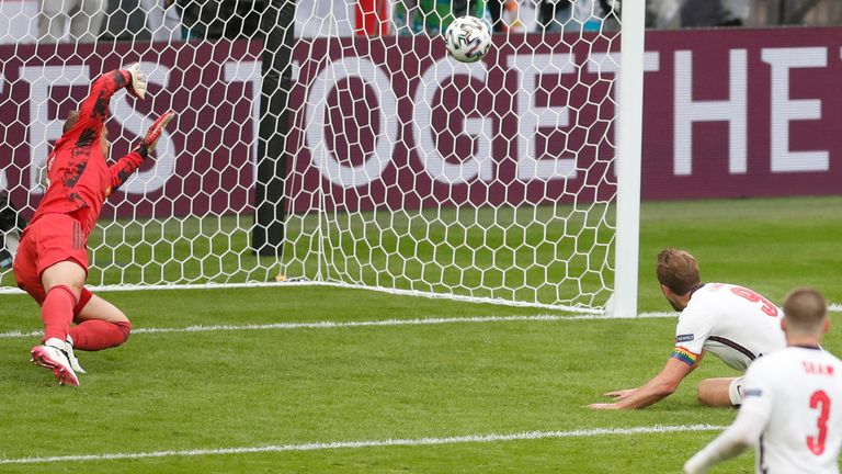 Soccer Football - Euro 2020 - Round of 16 - England v Germany - Wembley Stadium, London, Britain - June 29, 2021 England&#39;s Harry Kane scores their second goal Pool via REUTERS/Matthew Childs