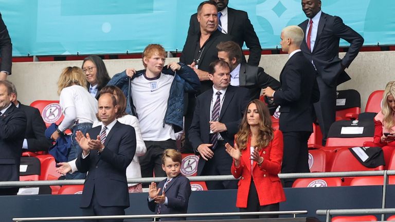 Inggris didukung oleh para raja, mantan pemain, dan pemuncak klasemen di Wembley