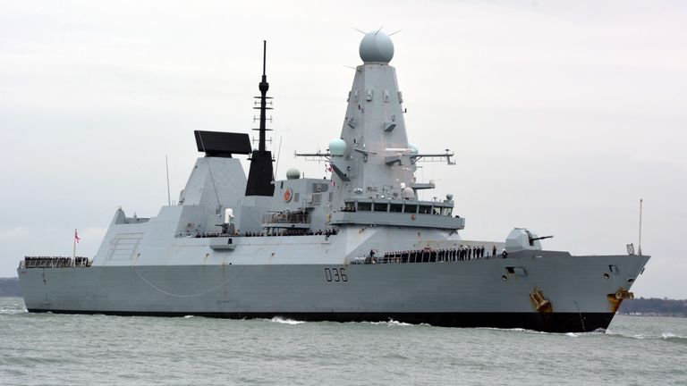 HMS Defender : Moscou publie des images qui montrent qu&#39;un navire de la marine est «chassé» par l&#39;armée russe | Nouvelles du monde | ThePressFree