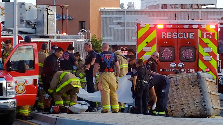 I soccorsi sono stati chiamati intorno alle 7 di sabato.  Foto: Adolphe Pierre-Louis/Albuquerque Magazine via Associated Press