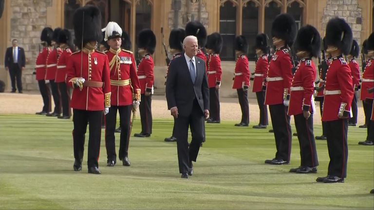The president inspected the Guard of Honour
