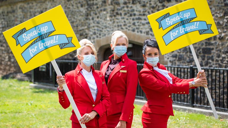 Le personnel de cabine Virgin faisait partie de ceux qui ont manifesté devant le Parlement