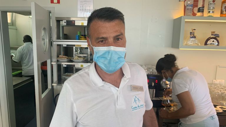 Rogerio Martins dirige le bar de la plage Casa de Praia à Vilamoura