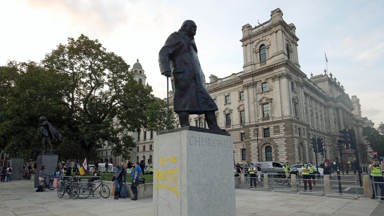 La statue de Sir Winston Churchill a été vandalisée en septembre 2020