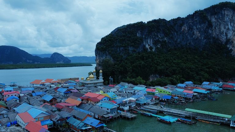 Koh Panyee a normalement plusieurs visiteurs sur son île, lors d'excursions d'une journée au départ de Phuket