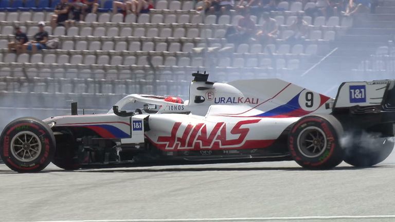 Nikita Mazepin pierde el control de Haas durante la práctica 3 para el Styria G سباق