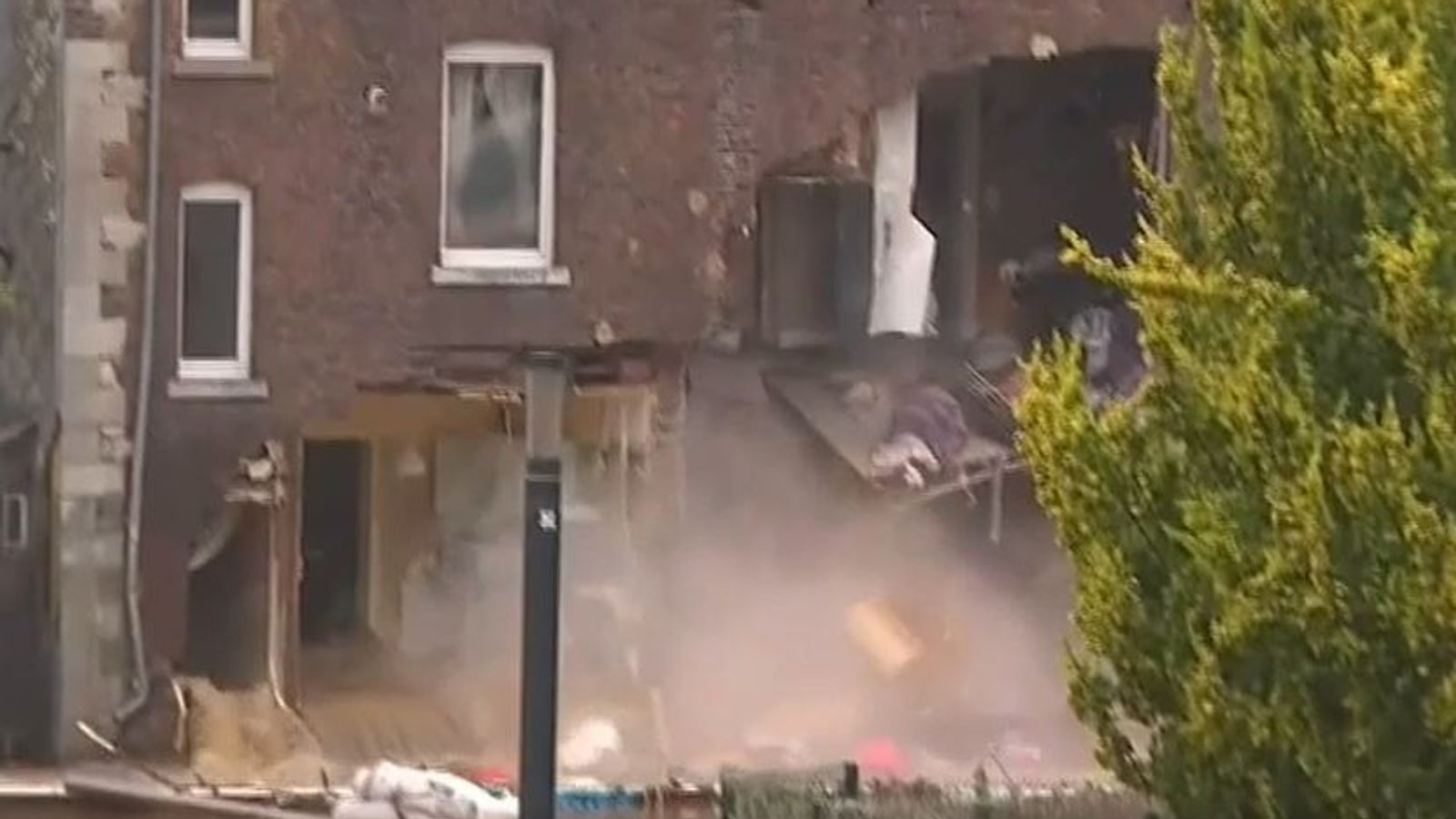 Belgium: Flooded house crumbles in background of TV interview with ...