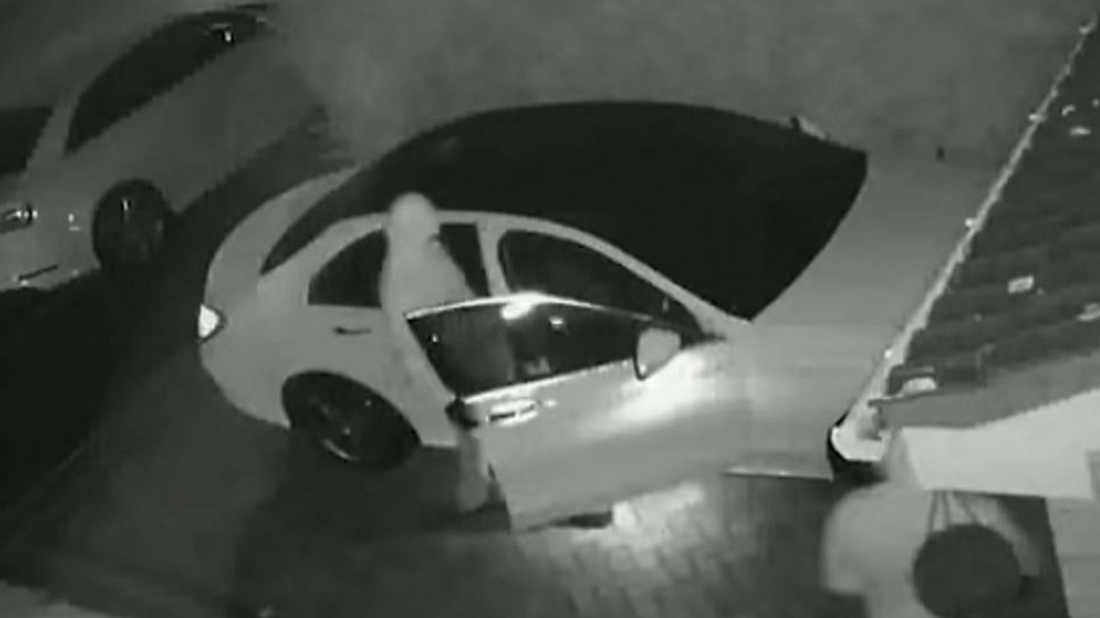 West Midlands Cctv Shows Thieves Snatching Keyless Mercedes In Just 60