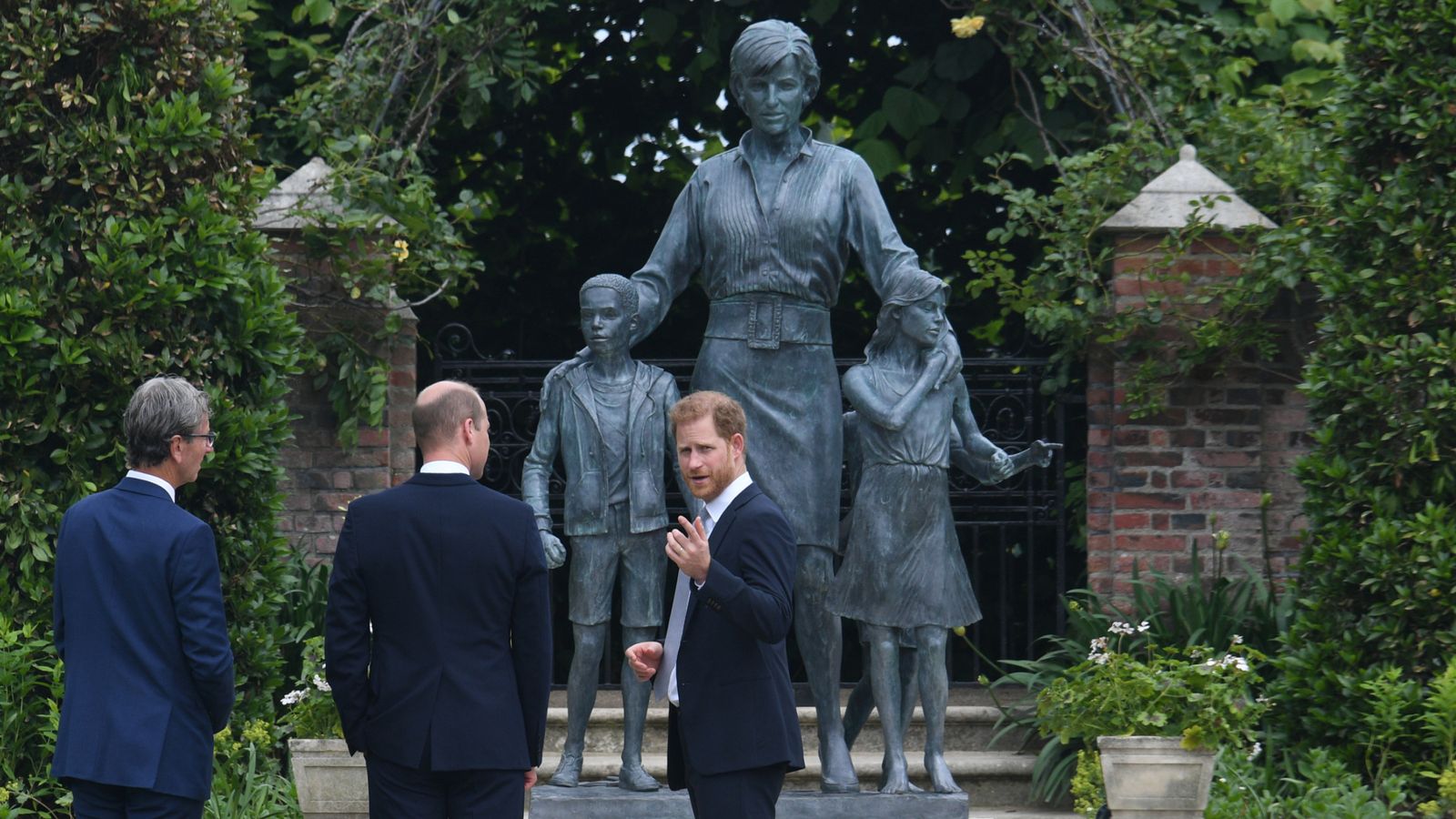 Princess Diana Statue Unveiled By Prince William And Prince Harry Uk News Sky News