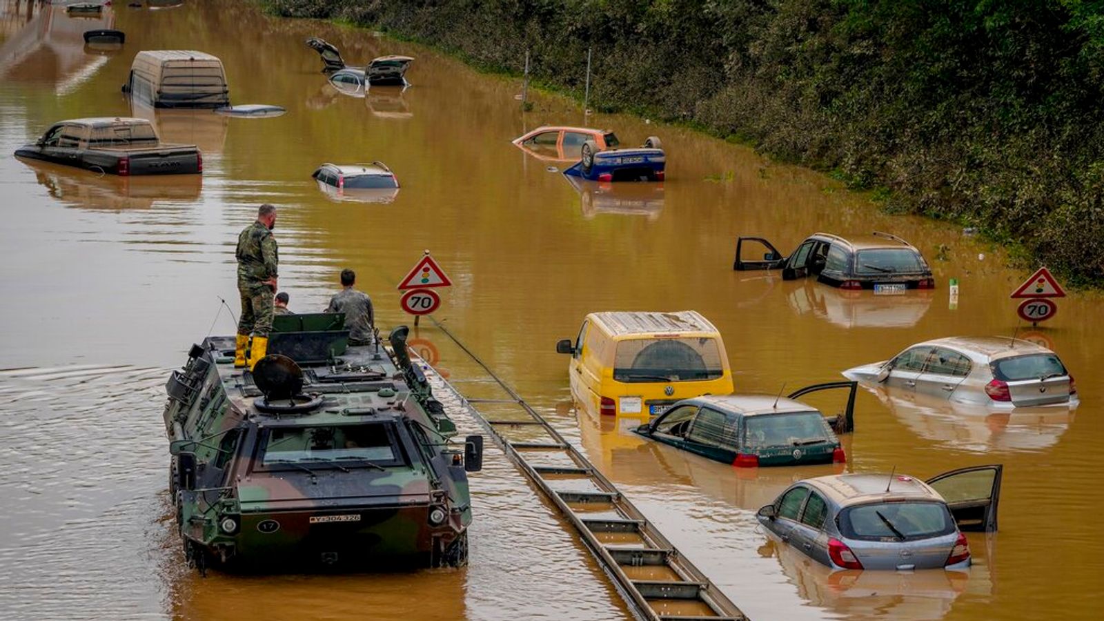 Überschwemmungen in Deutschland und Belgien: Zahl der Todesopfer mindestens 170 |  Die größte Rettungsaktion ist im Gange, seit sie World News erreicht hat