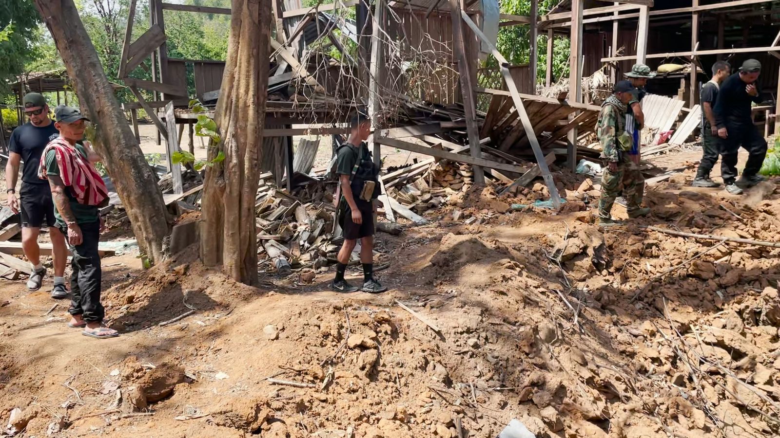 Myanmar: Free Burma Rangers Cross Rivers, Walk Up Mountains And Take ...