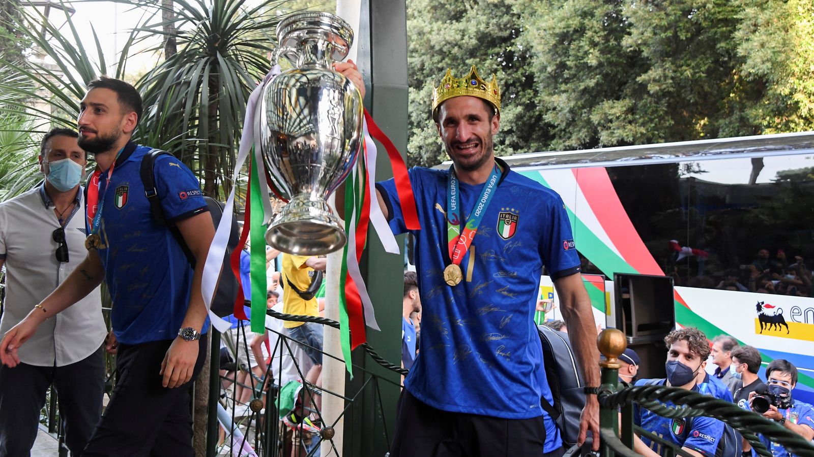 Euro 2020: Italian team returns to Rome after football ...