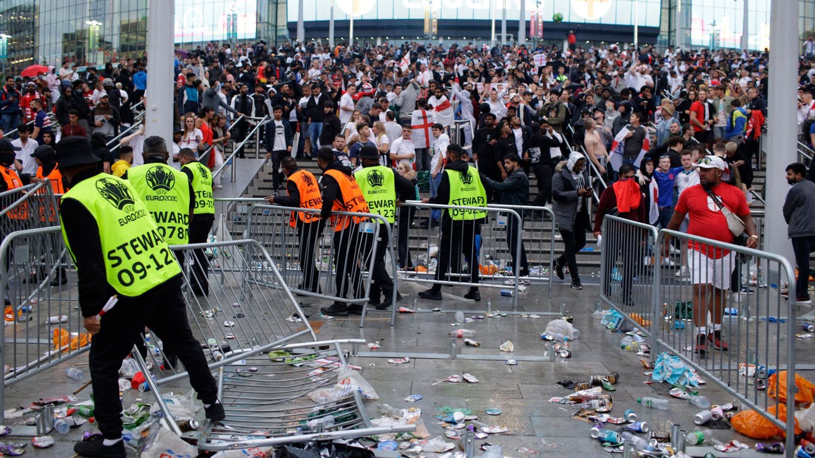 Wembley security stewards hi-res stock photography and images - Alamy