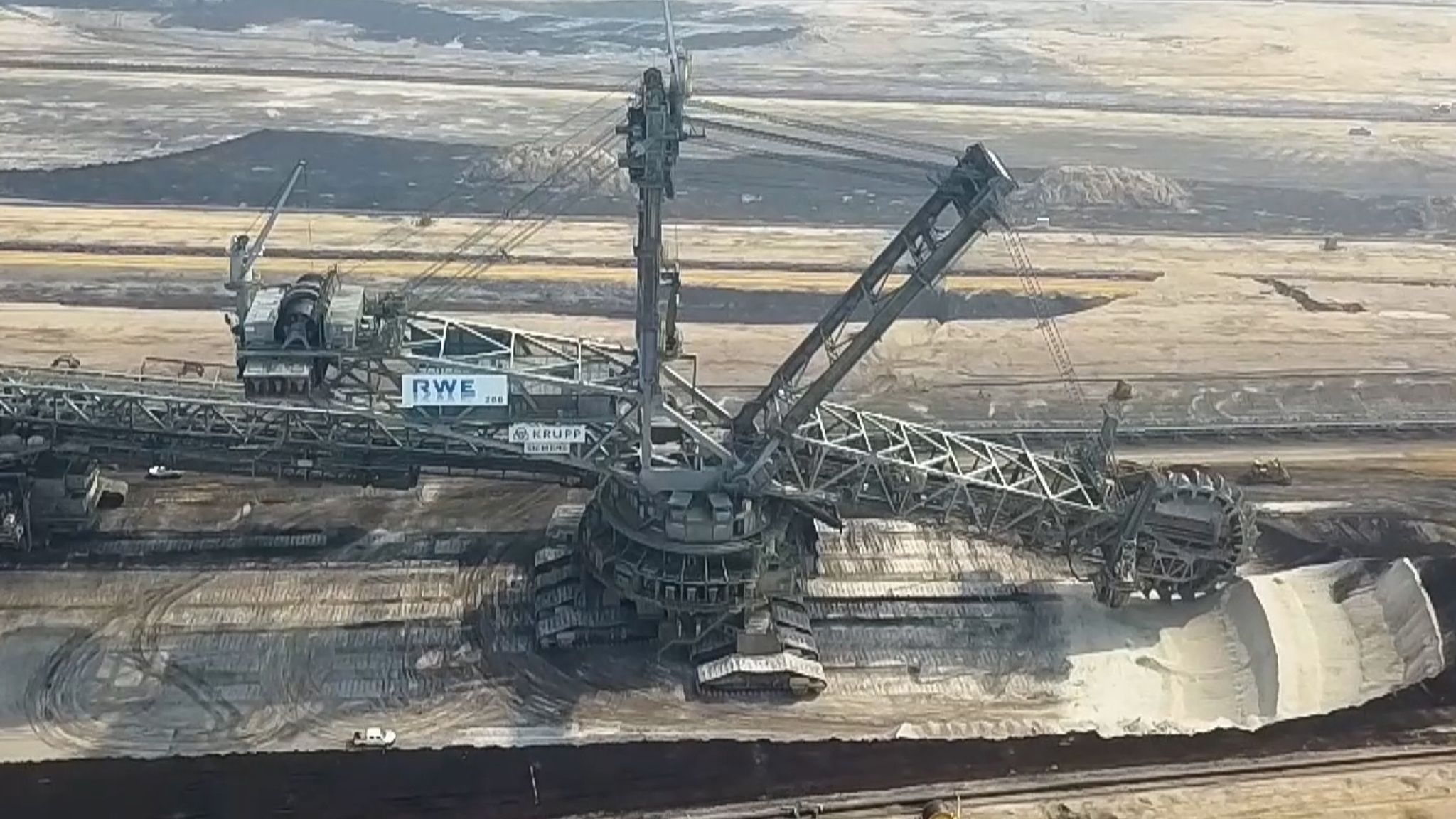 skynews-coal-mine-germany-lignite_5434973.jpg