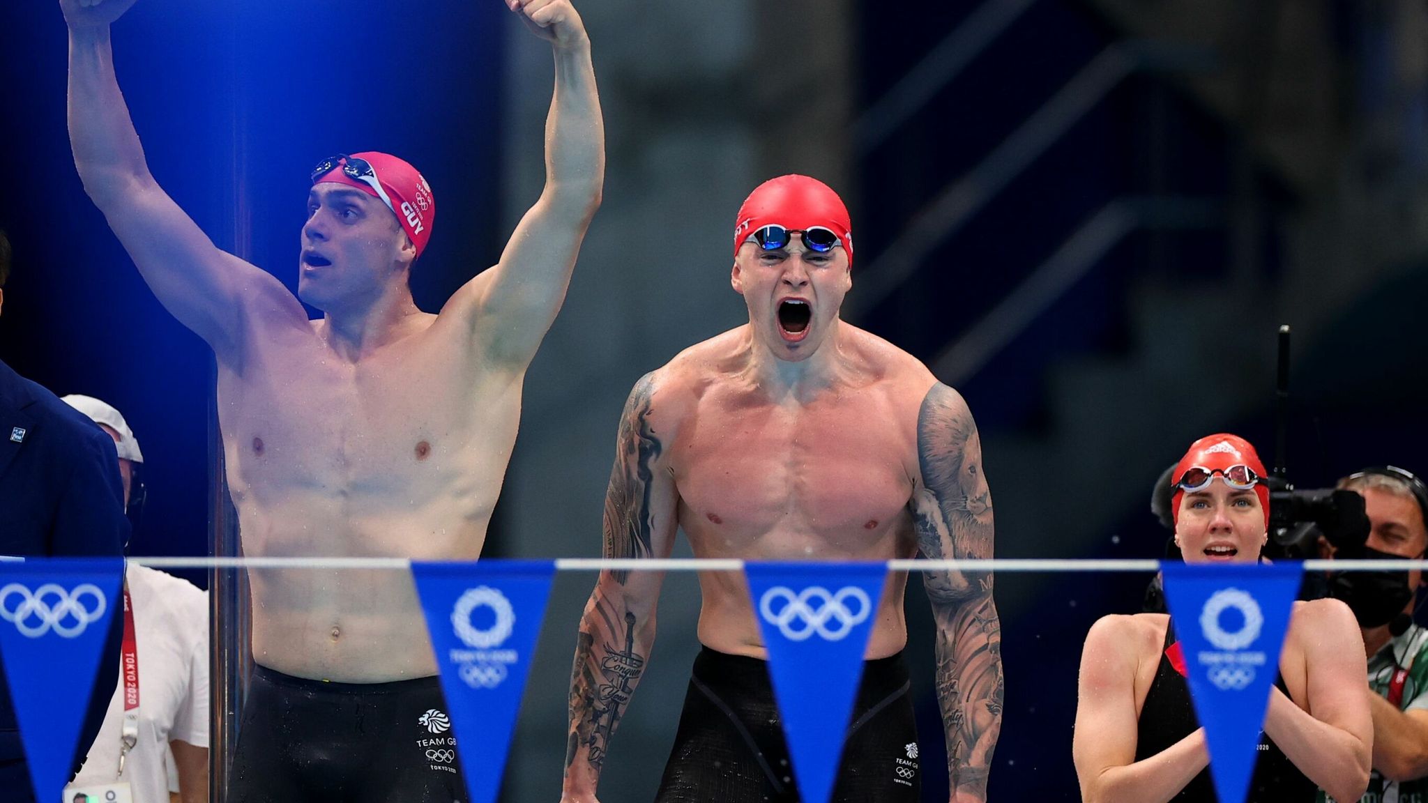 Фото голландской пловчихи выигравшей чемпионат. Британский пловец. Пловцы Британии. Толстый пловец на Олимпиаде. Смешанная эстафета в плавании.