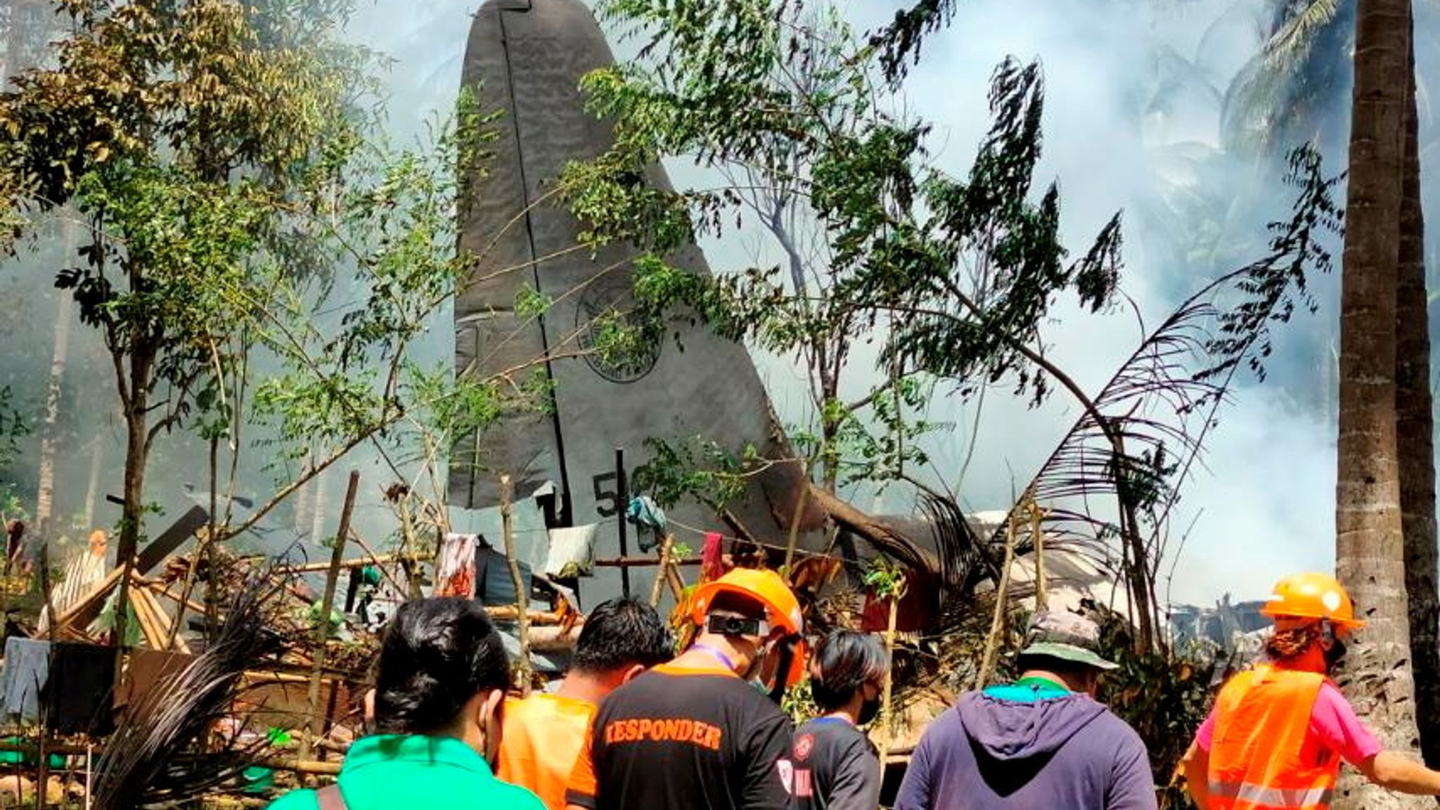 philippines-crash-at-least-45-dead-after-military-plane-misses-runway