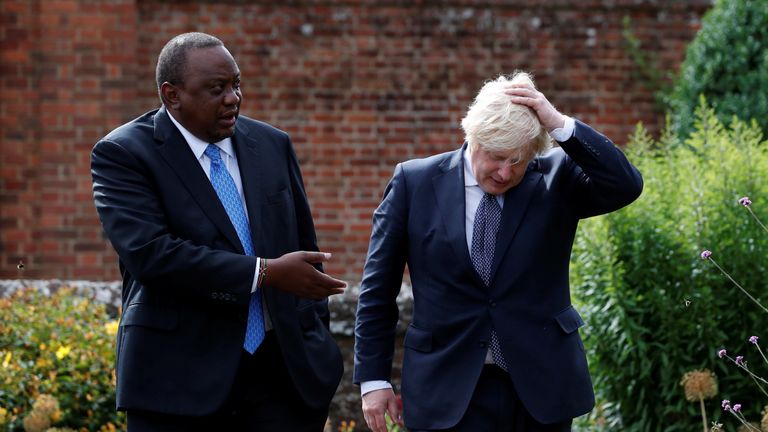 Le Premier ministre Boris Johnson rencontre le président kenyan Uhuru Kenyatta à Chequers, la maison de campagne du Premier ministre britannique en exercice, dans le Buckinghamshire.  Photo date : mercredi 28 juillet 2021.