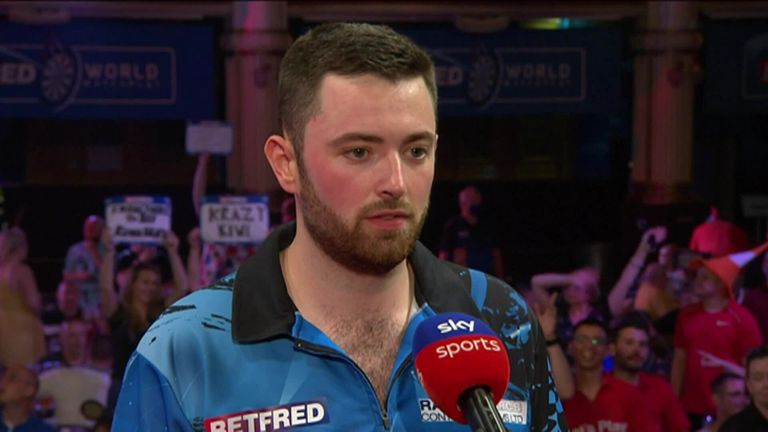 Luke Humphries a surpris le World Matchplay avec une brillante performance pour battre James Wade au premier tour 