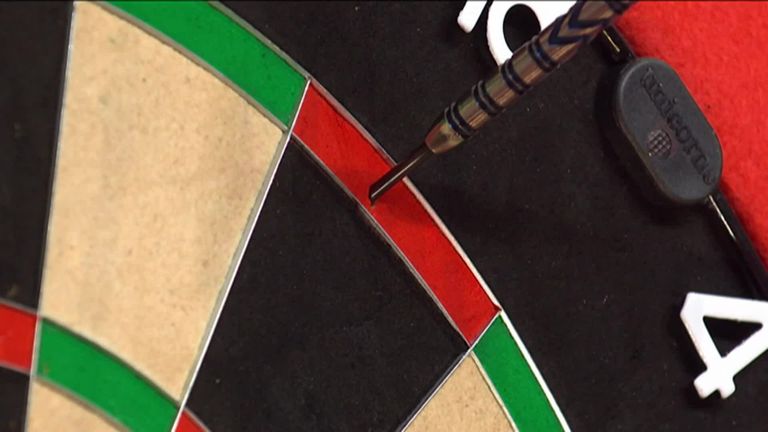 Price a touché 105 départs lors du match d'ouverture de son quart de finale au World Matchplay