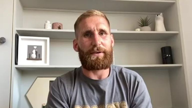 L'international anglais Sam Tomkins a déclaré que la décision de l'Australie et de la Nouvelle-Zélande de se retirer de la Coupe du monde est arrivée à un moment étrange, le tournoi ne devant commencer que fin octobre