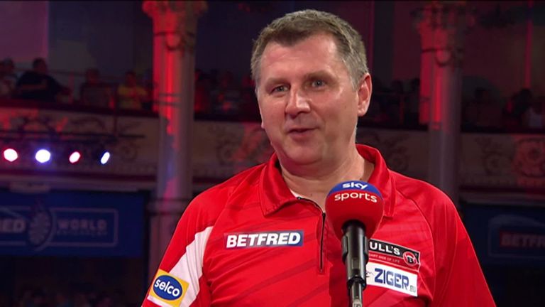 Krzysztof Ratajski a déclaré qu'il était sur la lune pour atteindre sa première demi-finale majeure dans le PDC, après avoir battu Callan Rydz 16-8