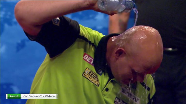 Van Gerwen dit qu'il y a «plus dans le réservoir» après avoir travaillé dur pour battre White par une nuit torride à Blackpool