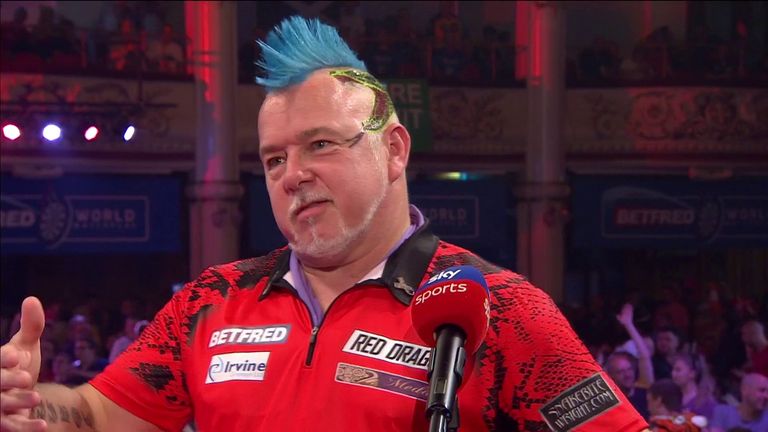 Peter Wright n'était toujours pas satisfait de son jeu même s'il a battu Michael Smith 16-7 pour atteindre les demi-finales du World Matchplay