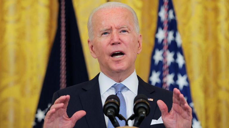 Le président américain Joe Biden s'exprime sur le rythme des vaccinations contre la maladie à coronavirus (COVID-19) aux États-Unis lors d'une allocution dans la salle est de la Maison Blanche à Washington, États-Unis, le 29 juillet 2021. REUTERS/Evelyn Hockstein