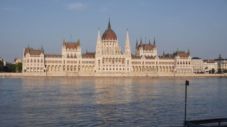 Les bâtiments du parlement hongrois à Budapest           