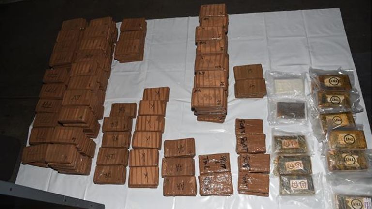 نیروی مرزی تقریباً 20 میلیون پوند کوکائین را در یک مربی مسافری پیدا کرد