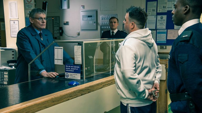 Martin Clunes (L) as DCI Colin Sutton and Celyn Jones as Levi Bellfield in the ITV series Manhunt. Pic: ITV/Shutterstock
