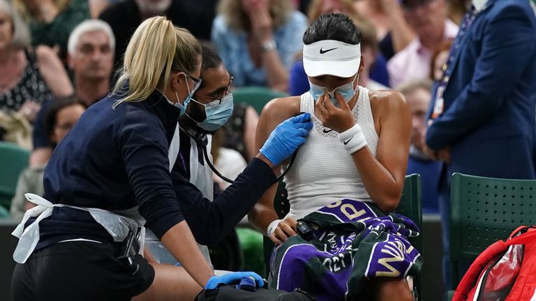 Emma Raducanu with a doctor and trainer courtside