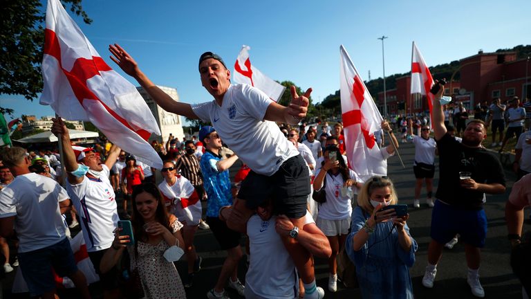 Fans gather in Rome ahead of Ukraine v England 