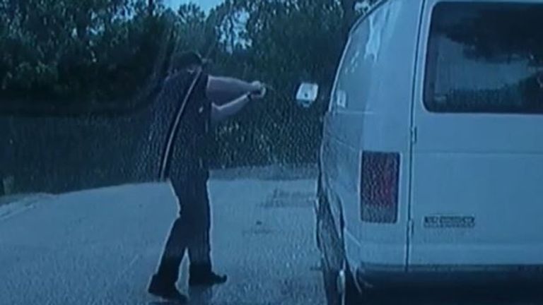 Shootout in Florida as suspect pulls gun on officer