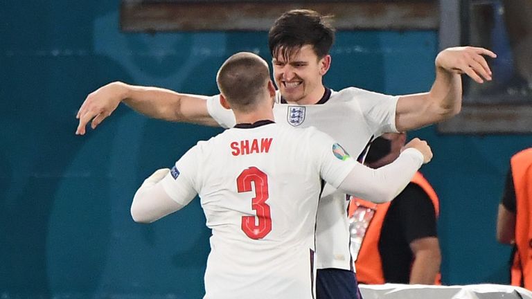 Harry Maguire ăn mừng ghi bàn cho đội tuyển Anh