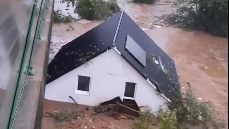 House floats down river in Kreuzberg