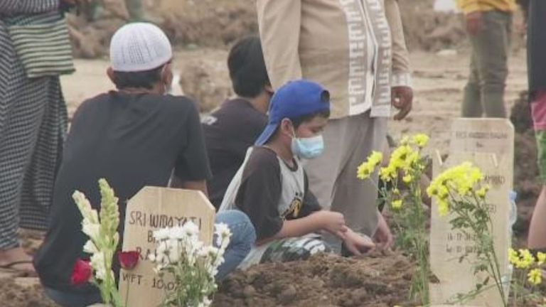 Families at loved ones&#39; graves