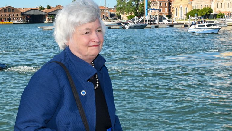 La secretaria del Tesoro de Estados Unidos, Janet Yellen, llega para asistir a los ministros de finanzas y gobernadores de bancos centrales del G20 '  Reunión el 9 de julio de 2021 en Venecia, Italia. 