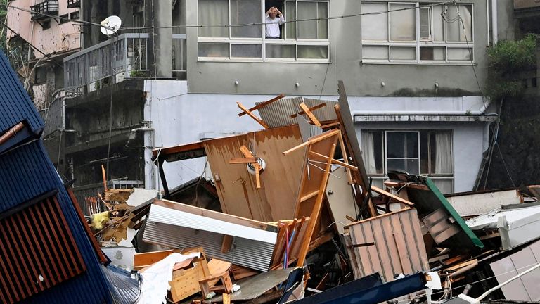 熱海町の土砂崩れで家屋が破壊された