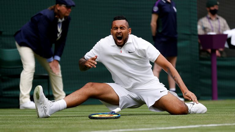 Tenis - Wimbledon - All England Lawn Tennis and Crocket Club, Londres, Gran Bretaña - Nick Kyrgios de Australia responde en su partido de primera ronda contra Francia el 30 de junio de 2021 & # 39;  Ugo Humbert Reuters / Peter Nicholas